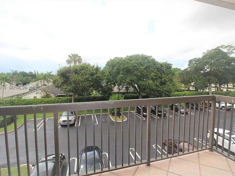 Riverside Dr — Photo 6