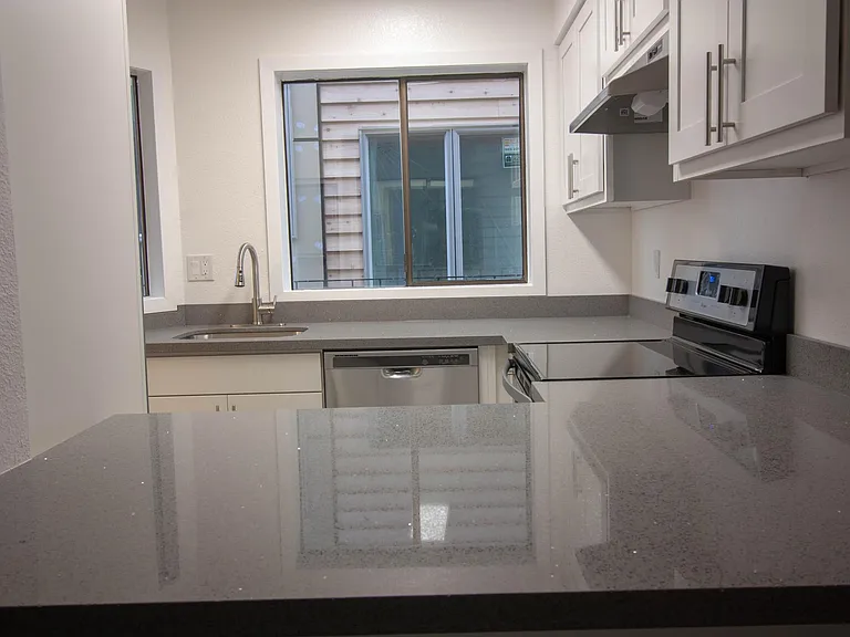 537 28th Ave #C — Photo 3