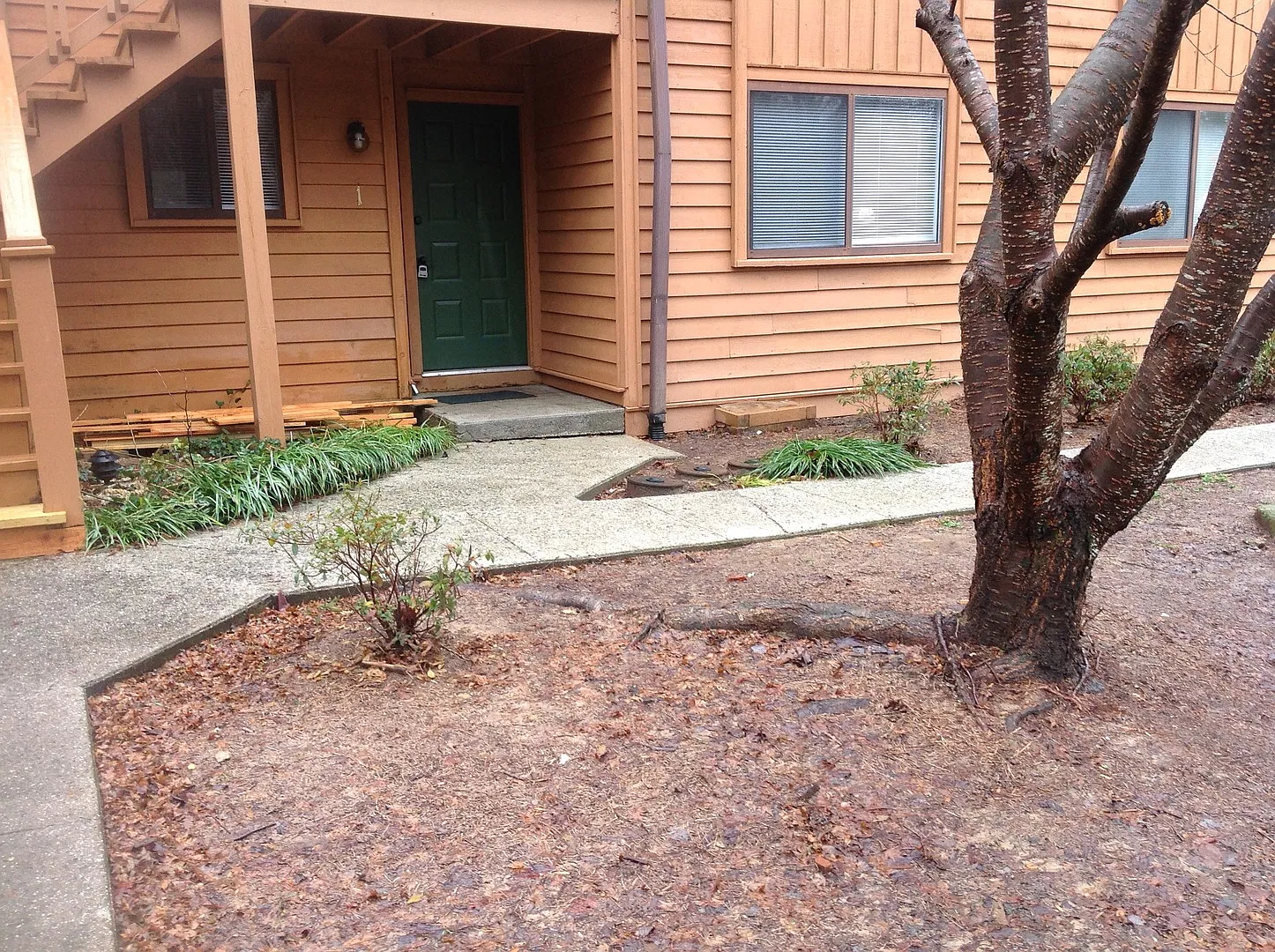581 Courtwood Ln — Photo 2