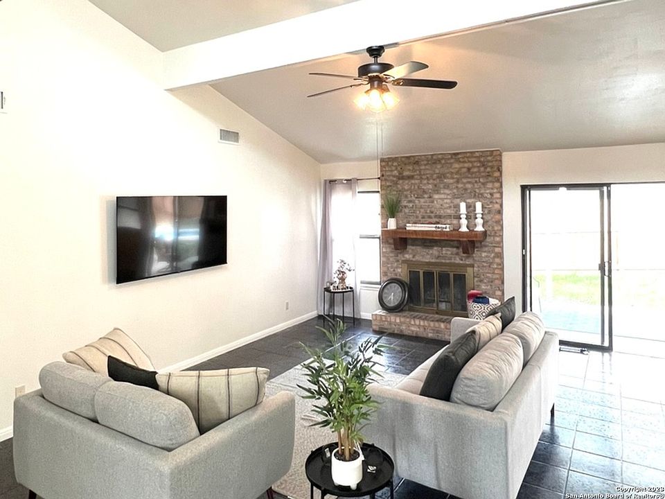 1st image of 10310 Country Corner