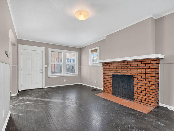 5th image of 632 Hilltonia Ave