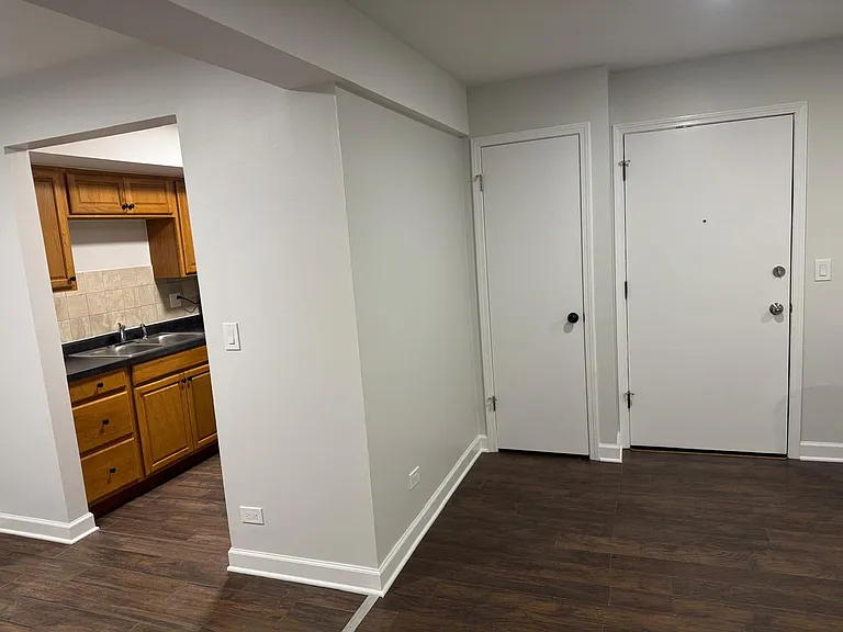 5101 N East River Rd #1G — Photo 6