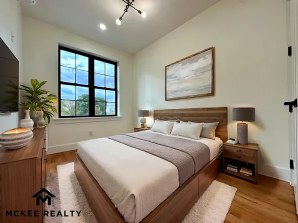 431 Columbia Street image 8 of 10