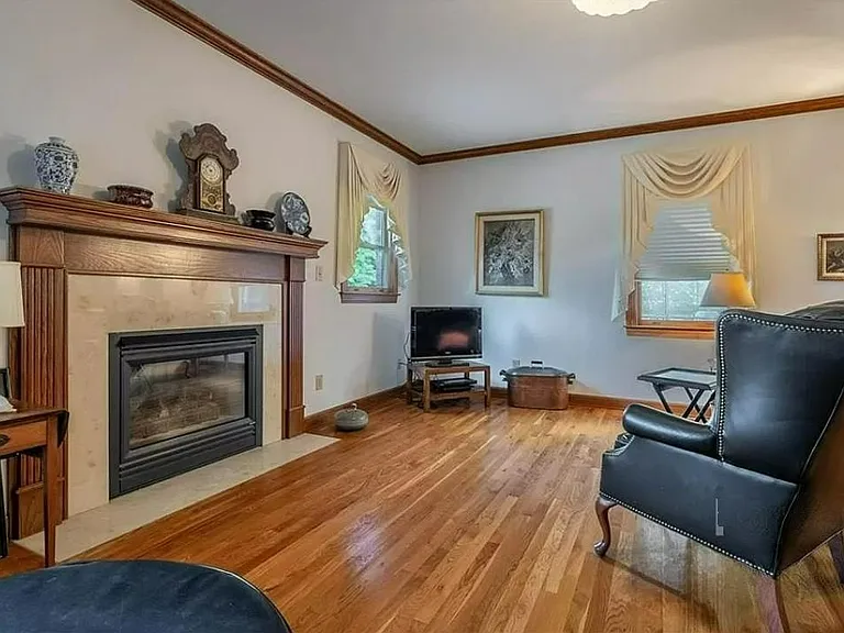 104 Woodsway Ct — Photo 12