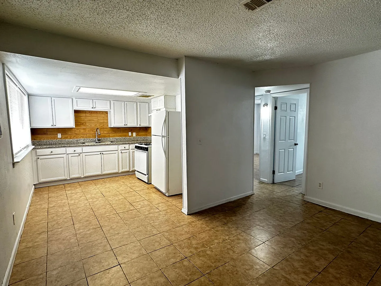 14005 N Palm St #4 — Photo 2