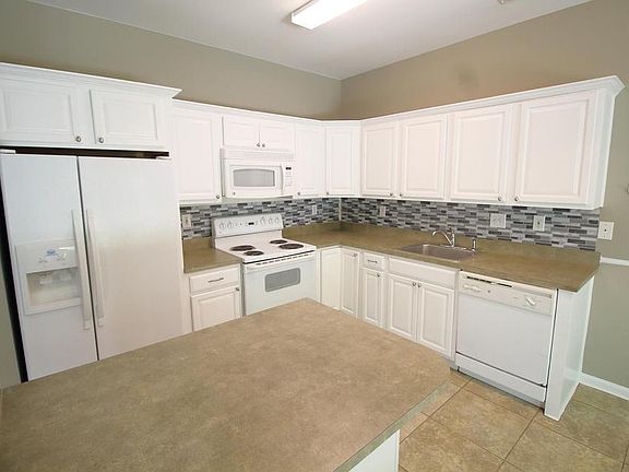 4th image of 102 Chestnut Oaks Ct