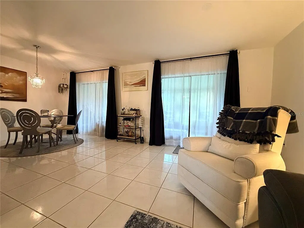 3 bed, 2.5 bath, 1510 sqft, $2,200 — Photo 2