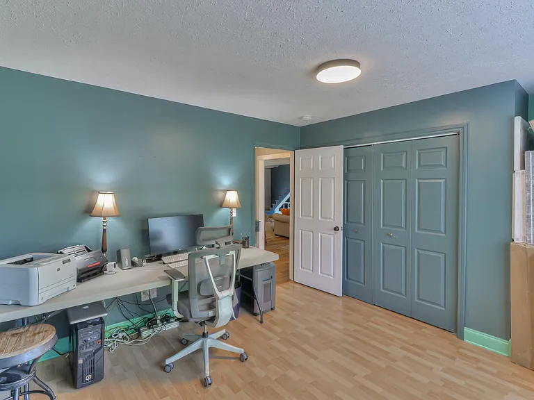 1236 Hunters Point Ln — Photo 17