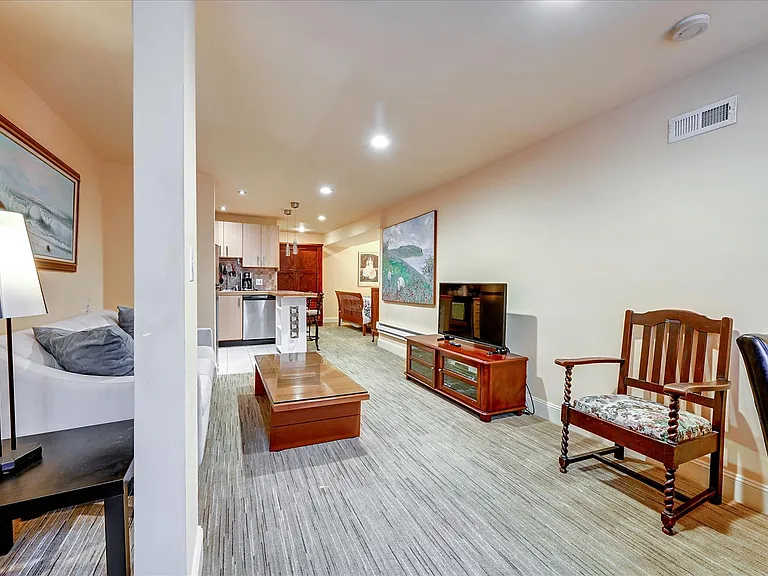 525 Liberty St — Photo 47