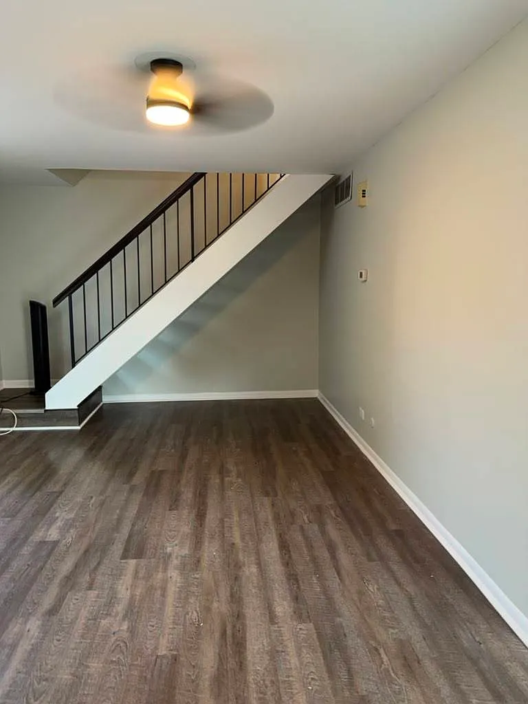2 bed, 1.5 bath, 1012 sqft, $2,200 — Photo 3