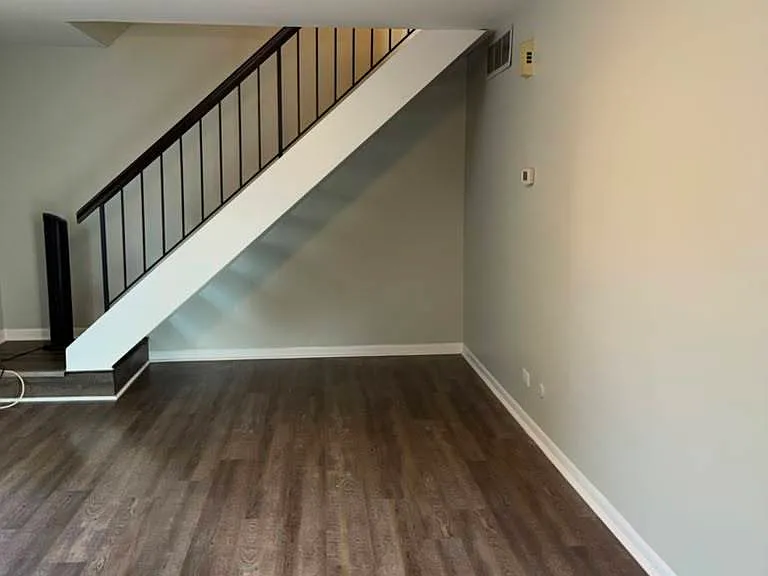 302 Creekside Dr — Photo 3