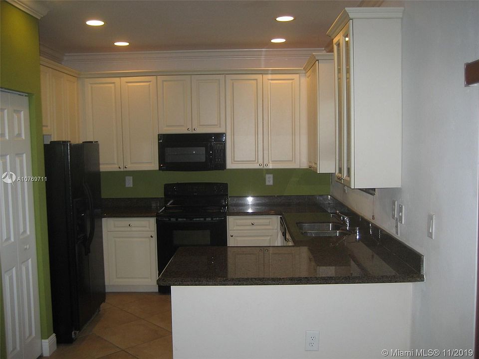 2nd image of 341 NE 37th Pl