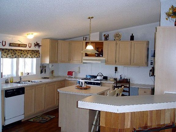 Spacious Kitchen with Center Island