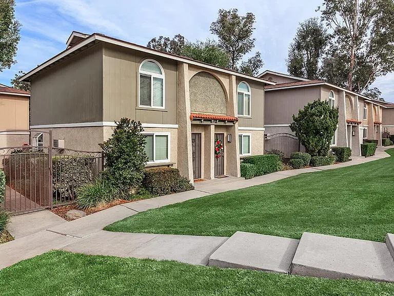 Lamar Garden Townhomes — Photo 20