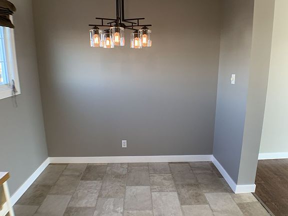 4th image of 135 Raven Pl
