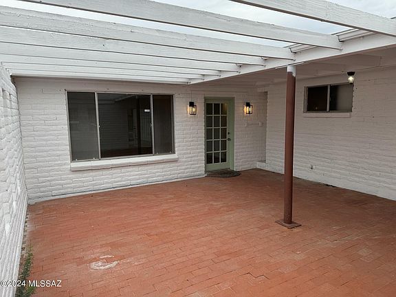 3rd image of 1740 N Horseshoe Trl