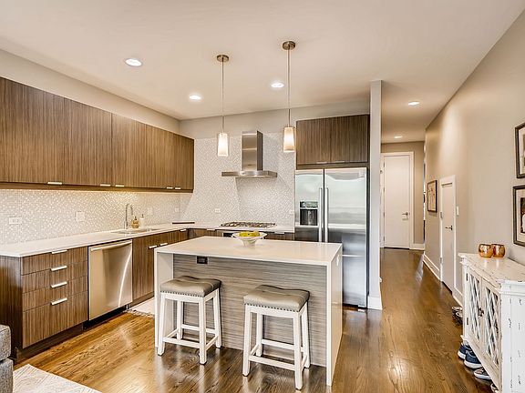 4th image of 927 N Hermitage Ave #2