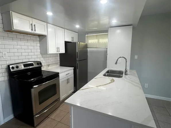 8110 Albacore Dr APT 30, Houston, TX 77074