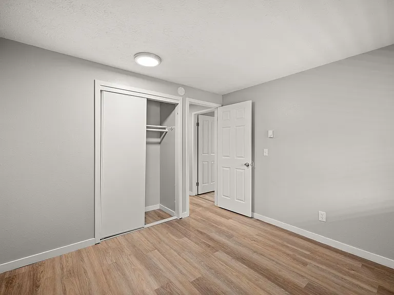 River Court Apartments - Updated Units With A View! — Photo 42