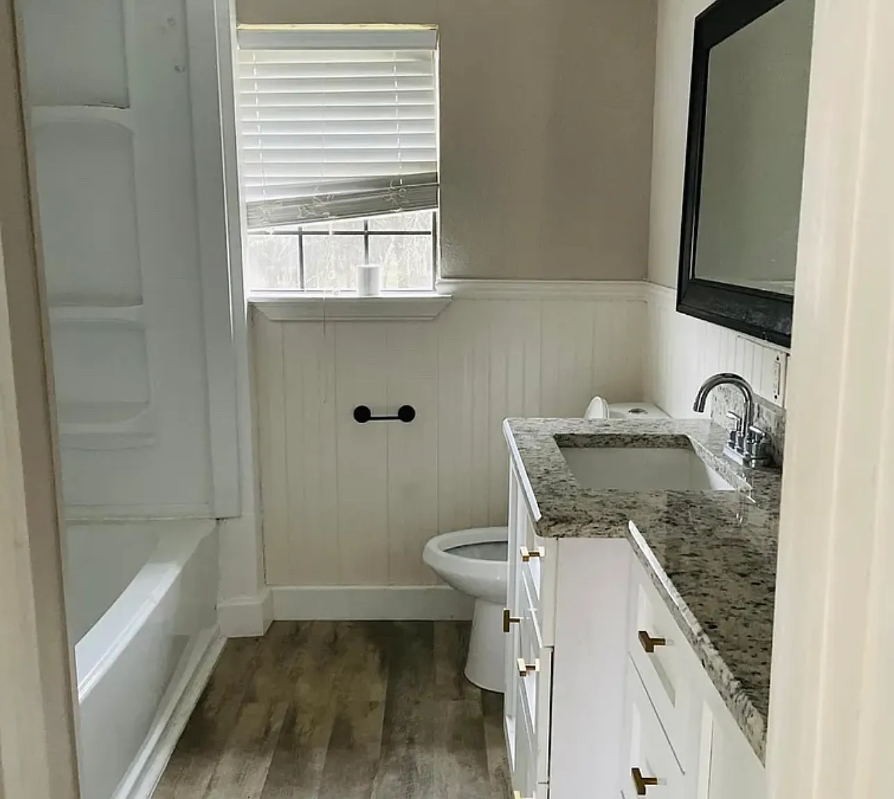 3 bed, 1000 sqft, $2,050 — Photo 3