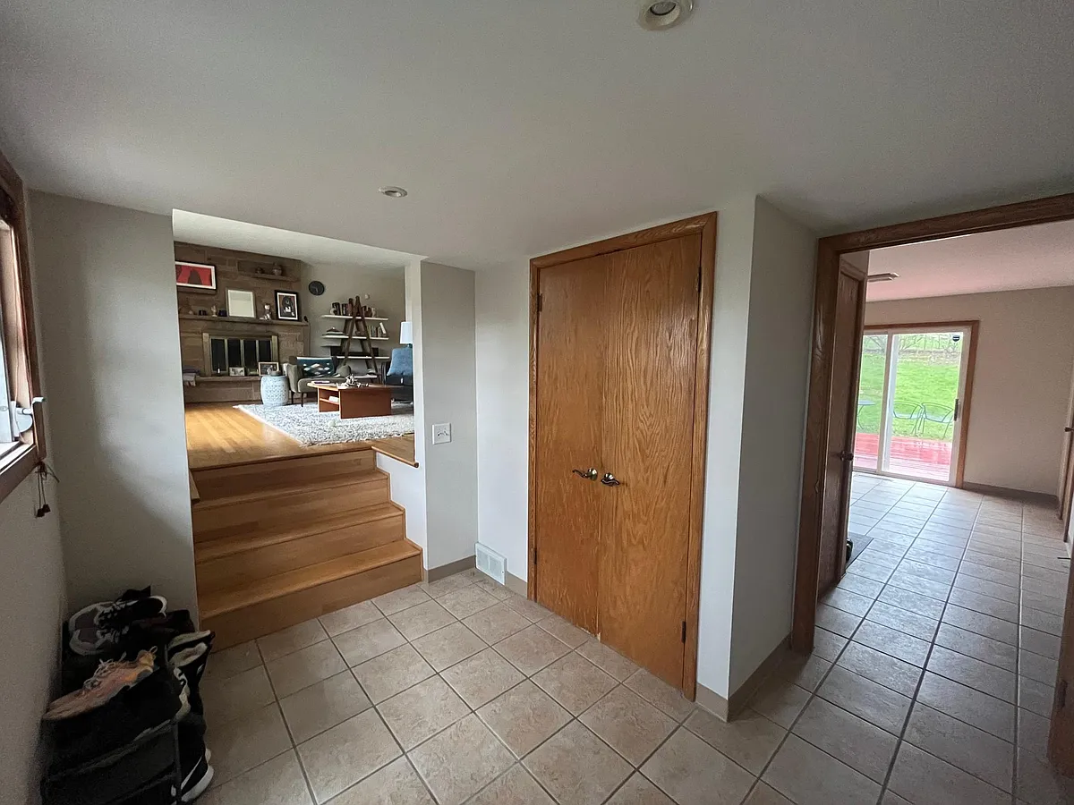 Building Photo - 5525 Greenleaf Dr