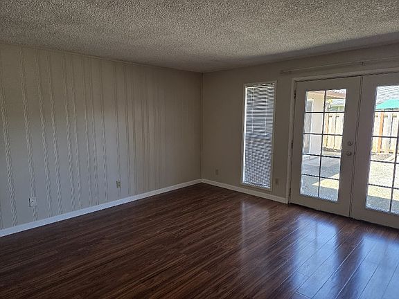 5th image of 1318 Otter Ln