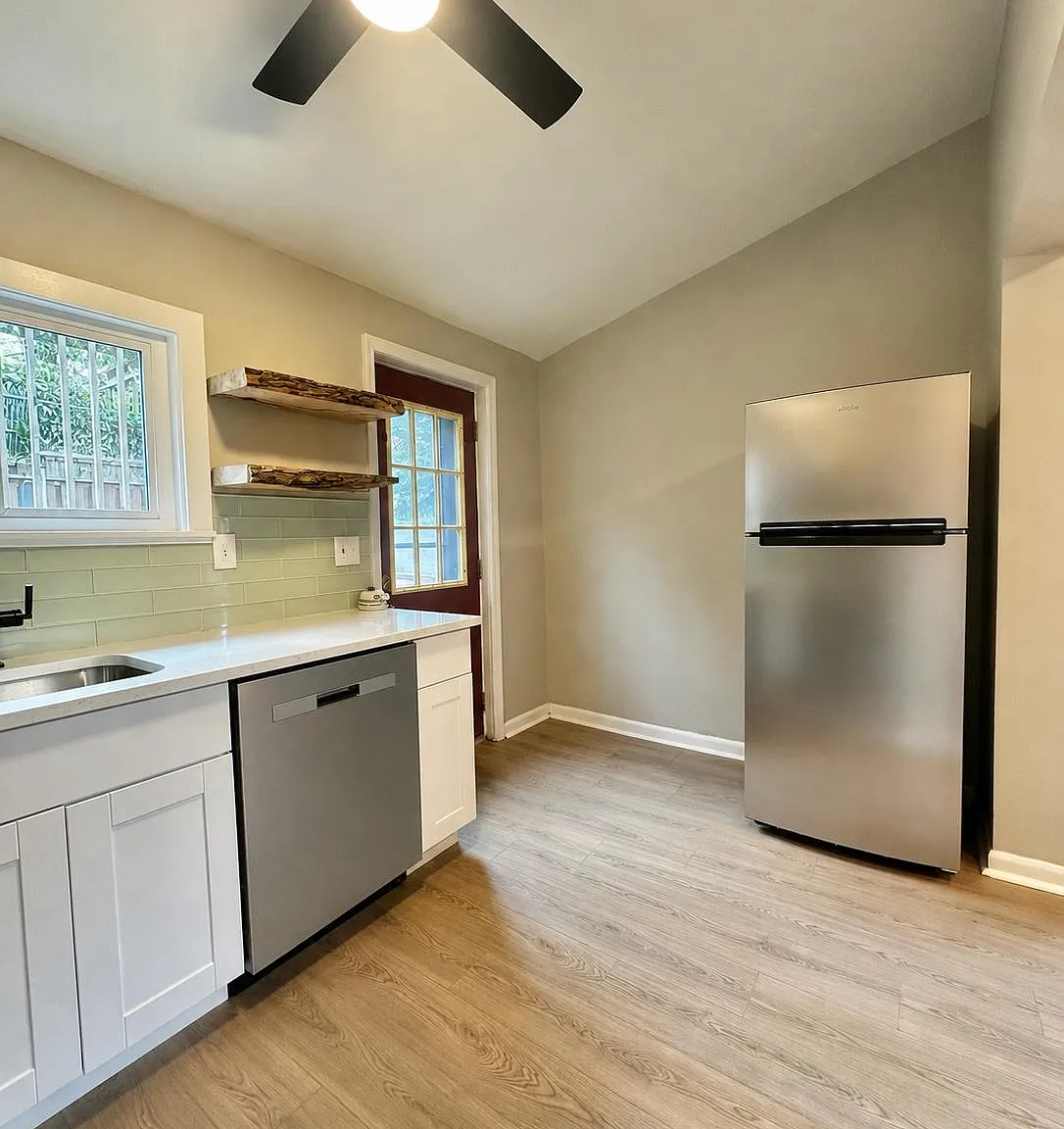 3 bed, 2.5 bath, 1288 sqft, $2,700 — Photo 3