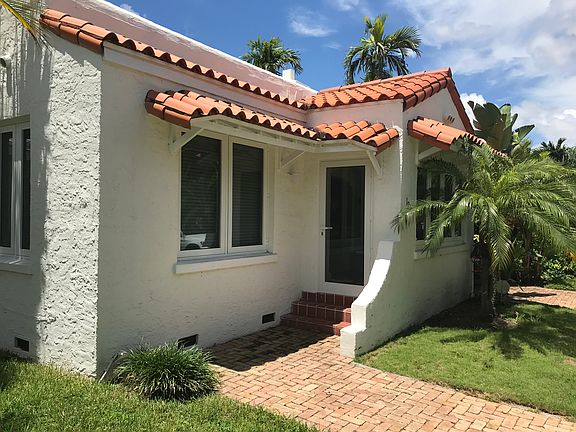 2nd image of 1212 Medina Ave