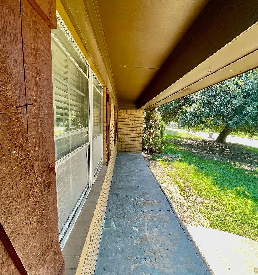 5 bed, 1992 sqft, $1,995 — Photo 3