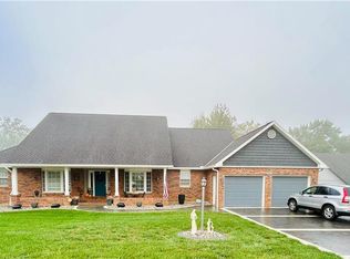 2306 Woodridge Ct, Saint Joseph, MO 64506