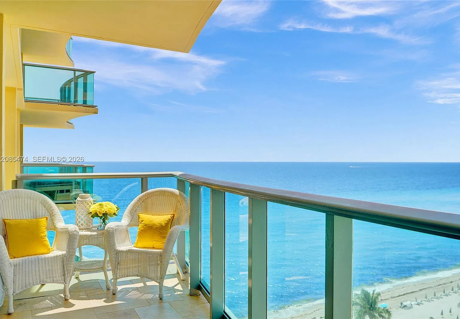 Wave Condo — Photo 1