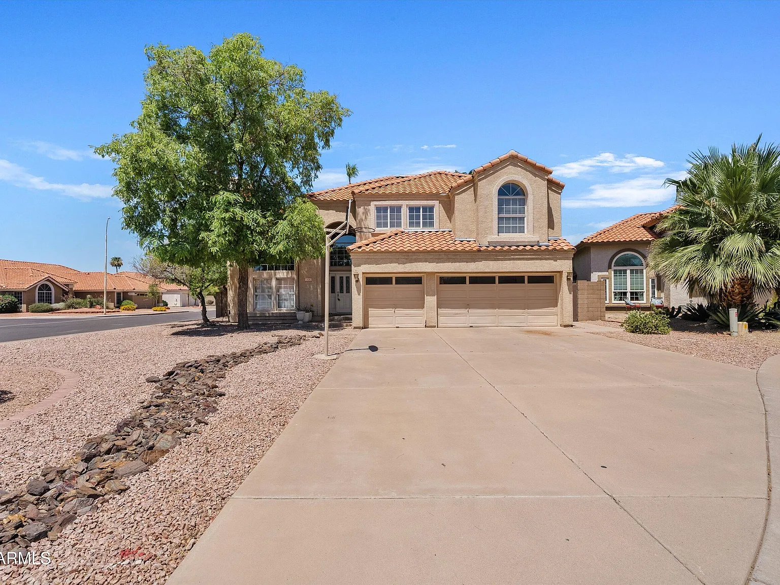 5 bed, 2.5 bath, 2883 sqft, $3,795 — Photo 2