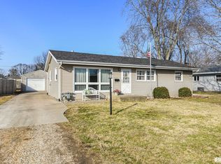 415 E Chestnut St, Chatham, IL 62629