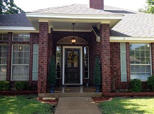 4925 Saddleback Rd, Arlington, TX 76017