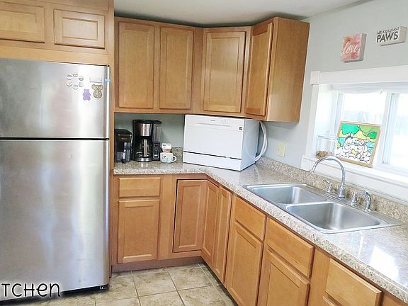 5th image of 2488 Howard St
