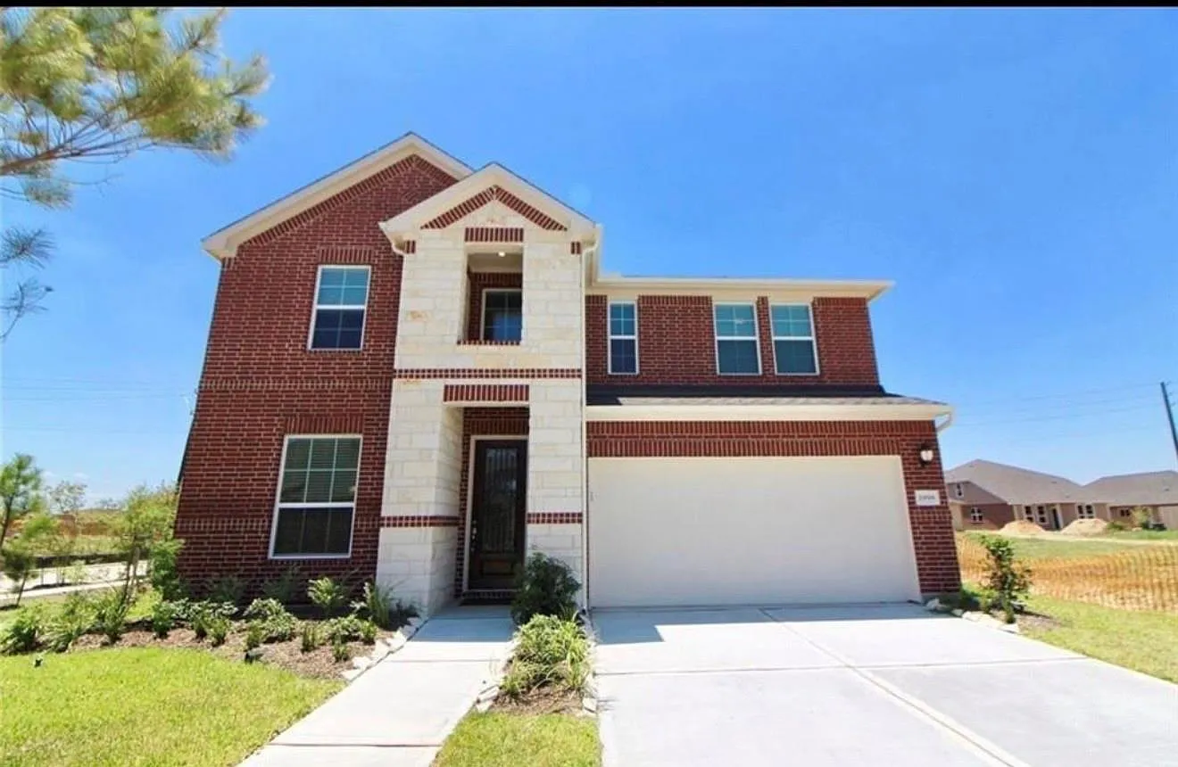 4 bed, 2.5 bath, 2435 sqft, $2,600 — Photo 2