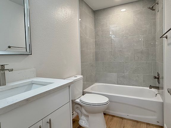 3rd image of 7 E Jackson St Unit 1