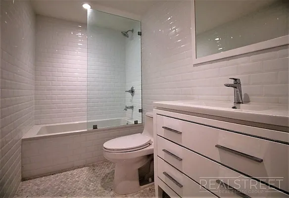 Rented by Real Street Inc | media 10