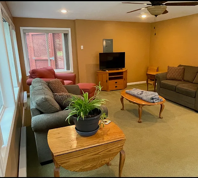 37 Tewksbury Rd — Photo 2