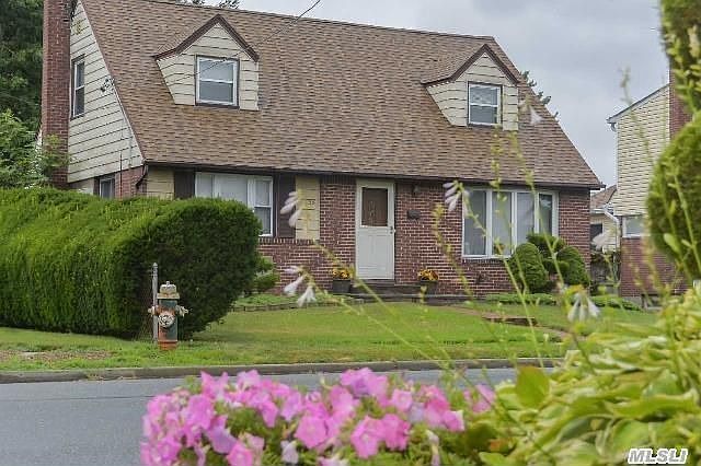 1st image of 135 Caroline Ave
