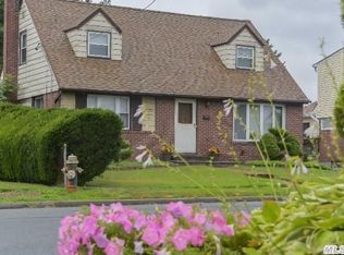 135 Caroline Ave, Franklin Square, NY 11010