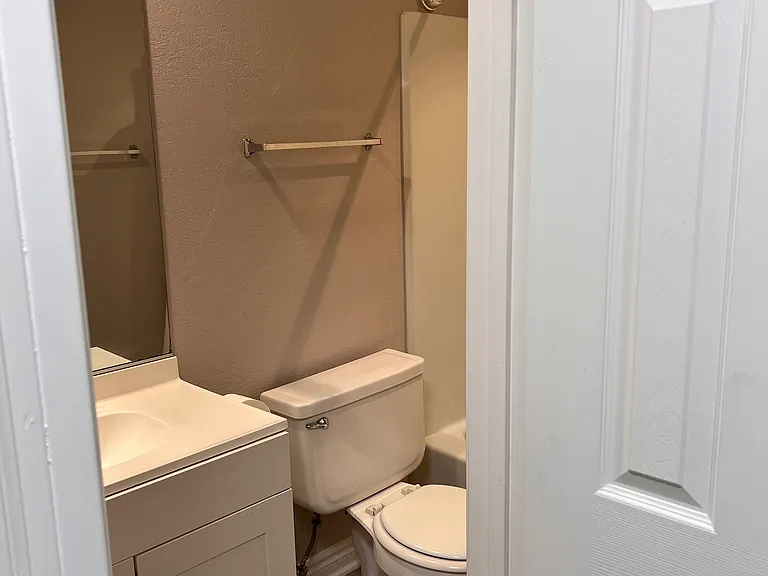 470 N Villa Ct — Photo 7