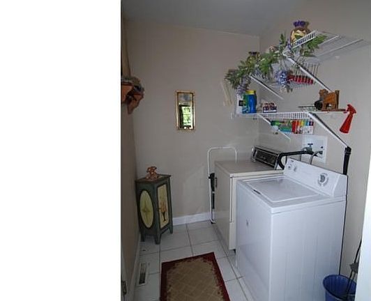 5th image of 208 Ivy Ln