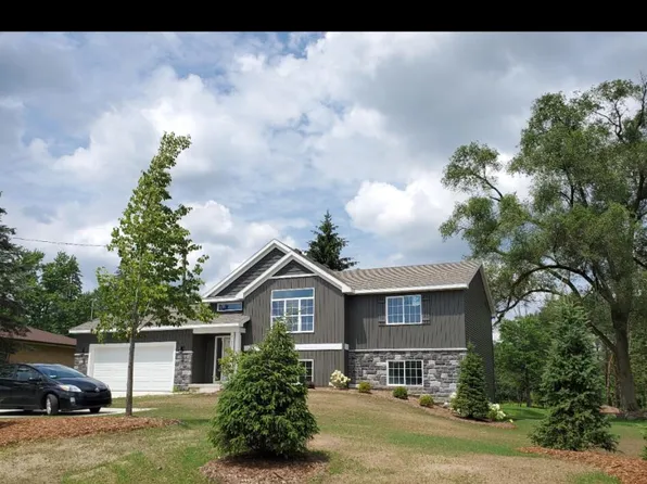5565 Wing Ave SE, Kentwood, MI 49512
