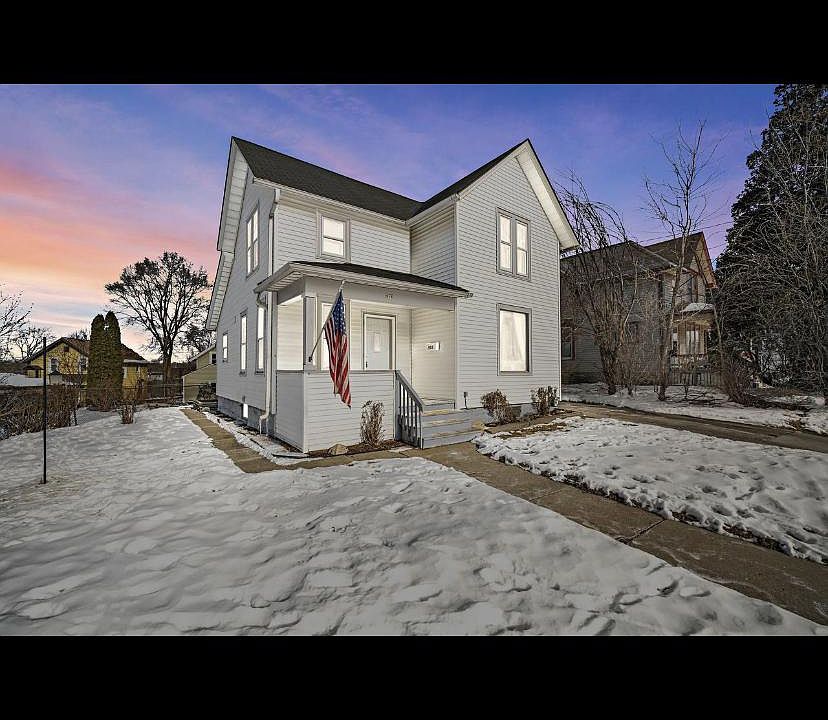 1st image of 916 E Main St