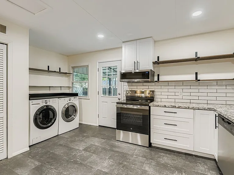 605 E Saint Elmo Ave — Photo 9