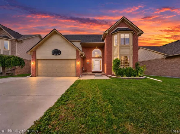 24292 Charles Dr, Brownstown, MI 48183