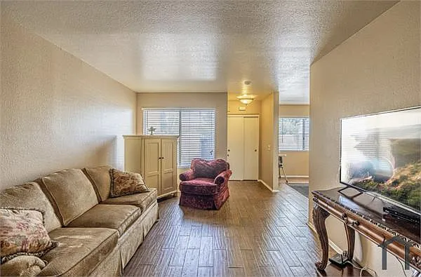 1850 E Avenue J2 #6 — Photo 6