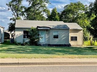 126 E Country Club Blvd, Elk City, OK 73644