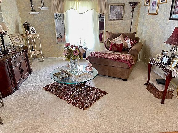 3rd image of 624 Arrow Ln